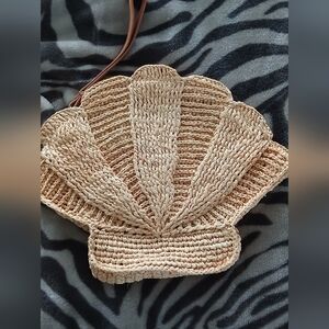 Shell-Shaped Tan Woven Bag